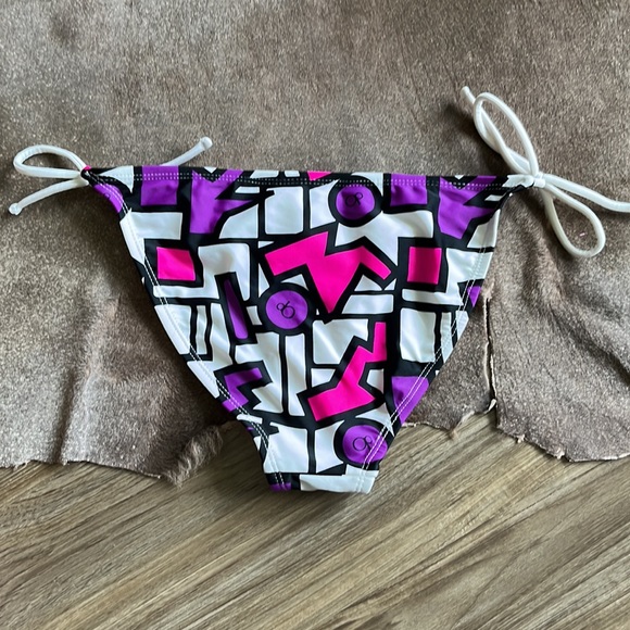 oP Side Tie Triangle Bikini Bottom - Picture 4 of 4